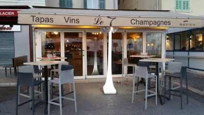 Bar à tapas, bar à champagne, découvrez "Le 7" sur le port de Cassis !