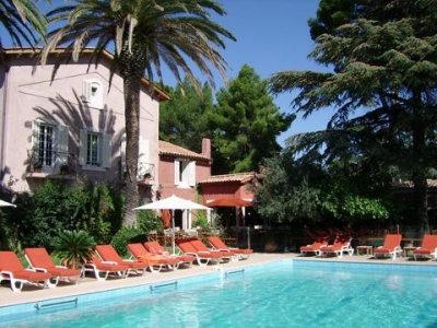 Pour un magnifique hotel 3 étoiles à l'entrée du village: découvrez Les Jardins de Cassis !