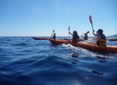 Cassis Sports et Loisirs Nautiques, louez votre kayak pour découvrir les calanques de Cassis